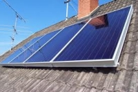 placa solar sobre tejado